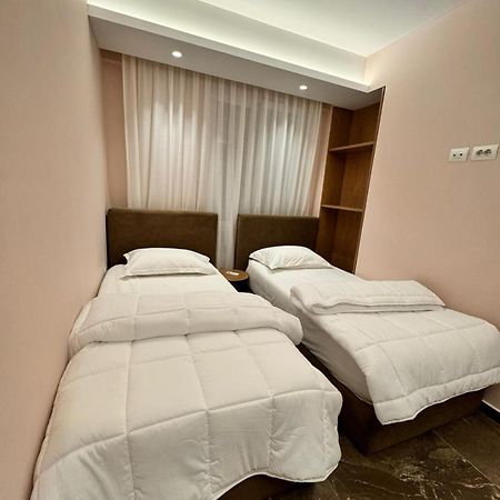 Agate City Center Apartment ติรานา ภายนอก รูปภาพ